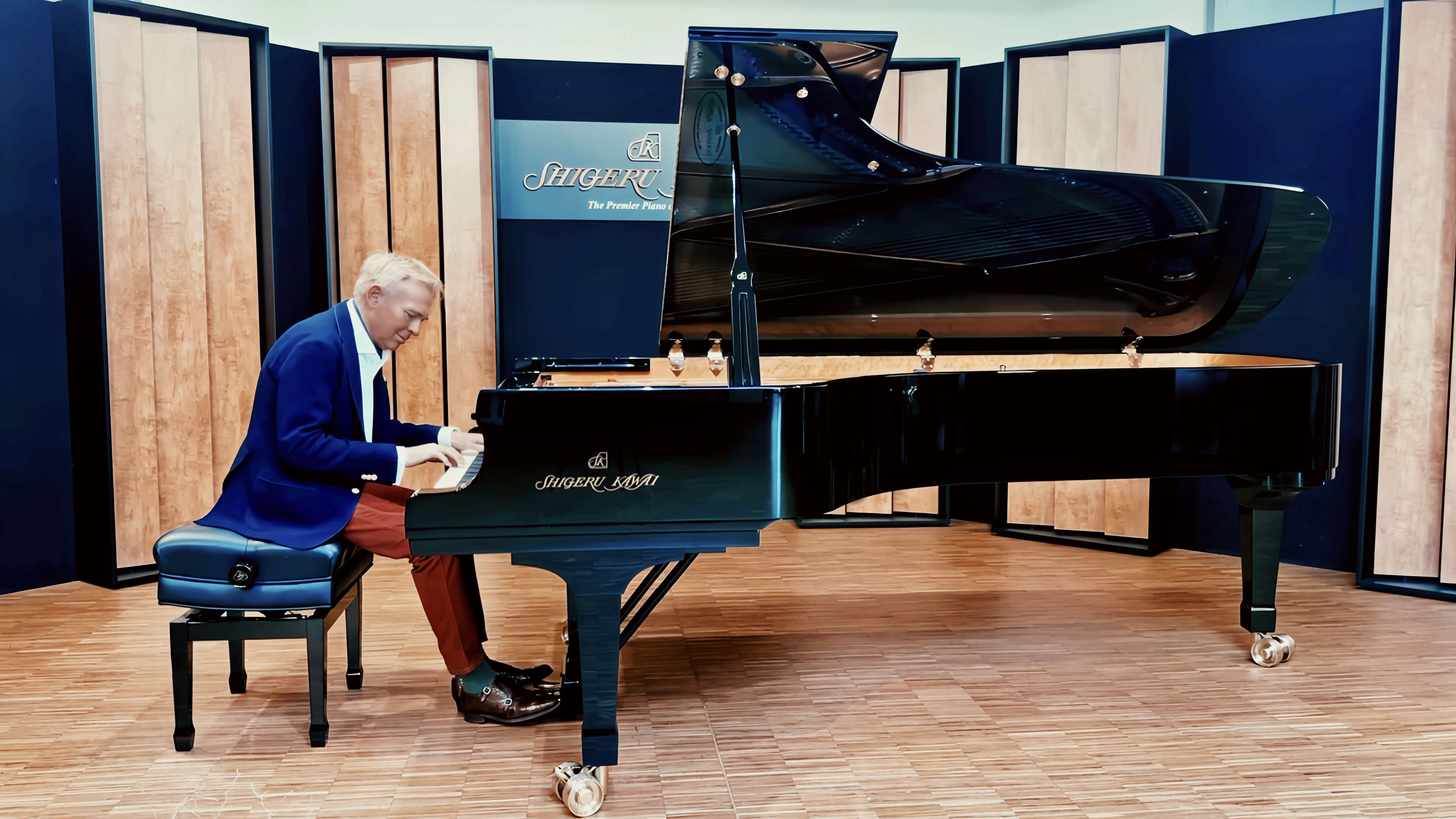 Kevin Forbes am Shigeru-Kawai-Konzertflügel