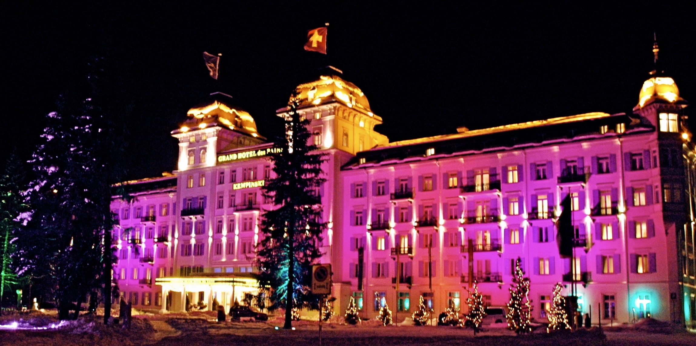 Grand Hotel des Bains Kempinski in St. Moritz bei Nacht
